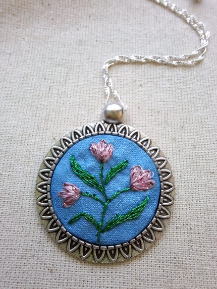 Joyas bordadas Sueños en Rosa más cordón ajustable