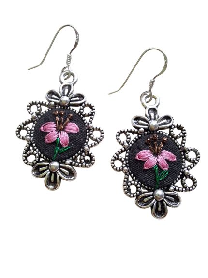 Joyas bordadas Aros Lilium de Medianoche